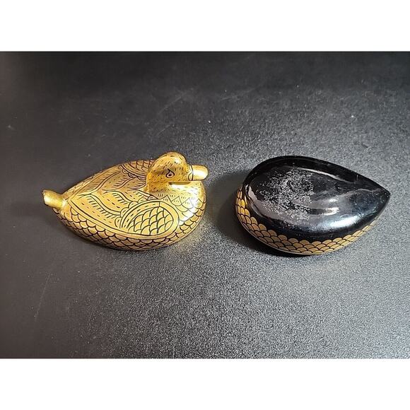 Vtg Black Gold Gilt Lacquer Box Duck/ Goose Burmese Trinket Box - Picture 6 of 6